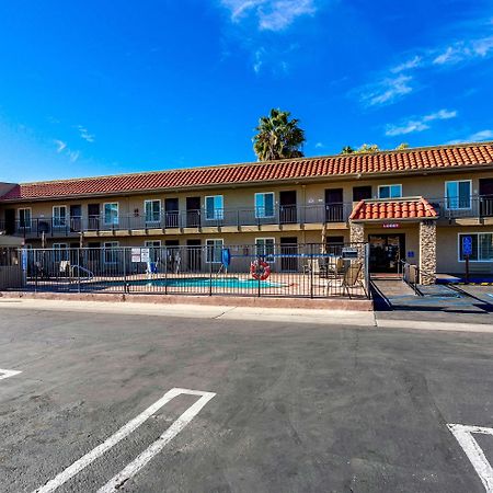 Econo Lodge Inn & Suites Escondido Downtown Dış mekan fotoğraf