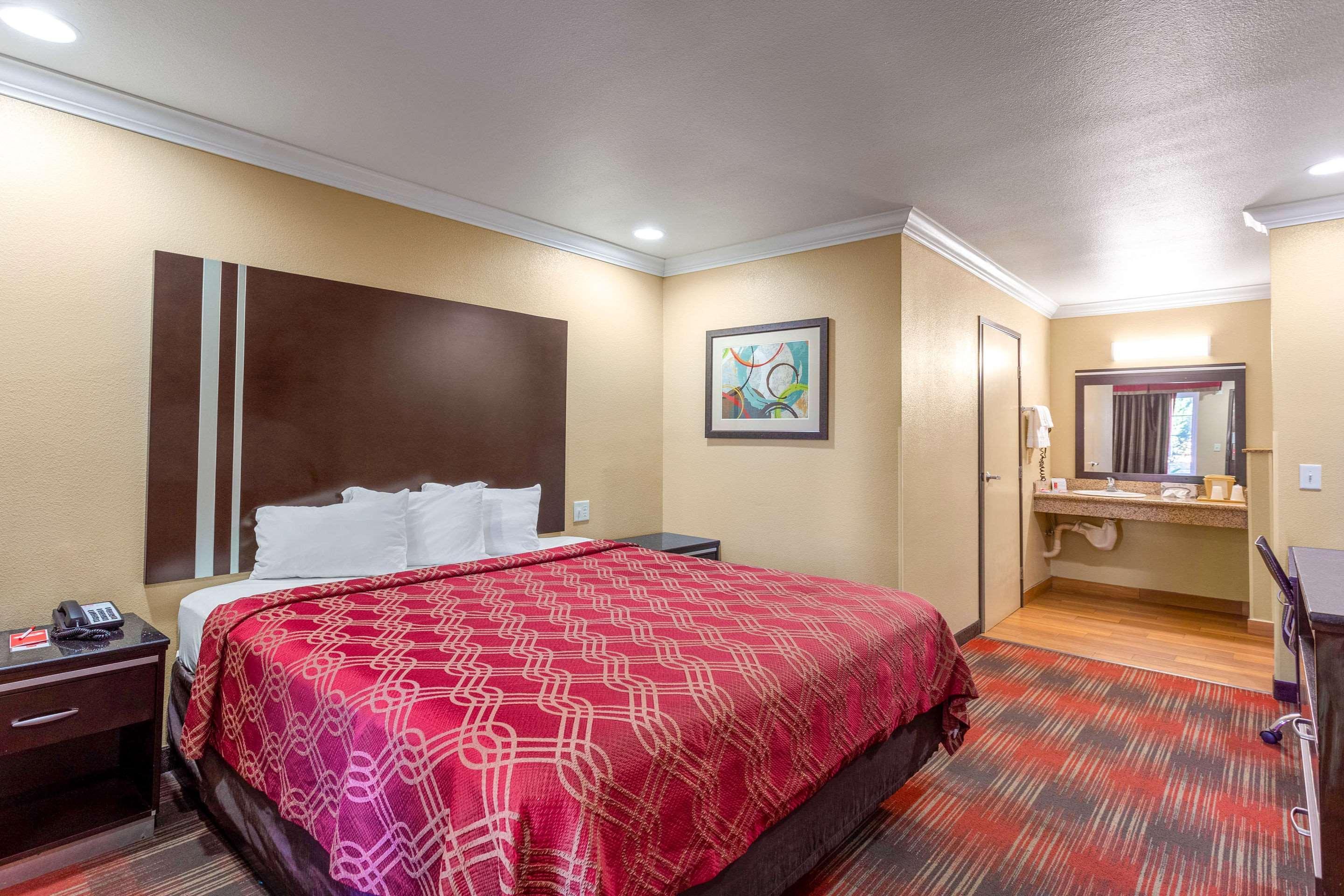 Econo Lodge Inn & Suites Escondido Downtown Dış mekan fotoğraf