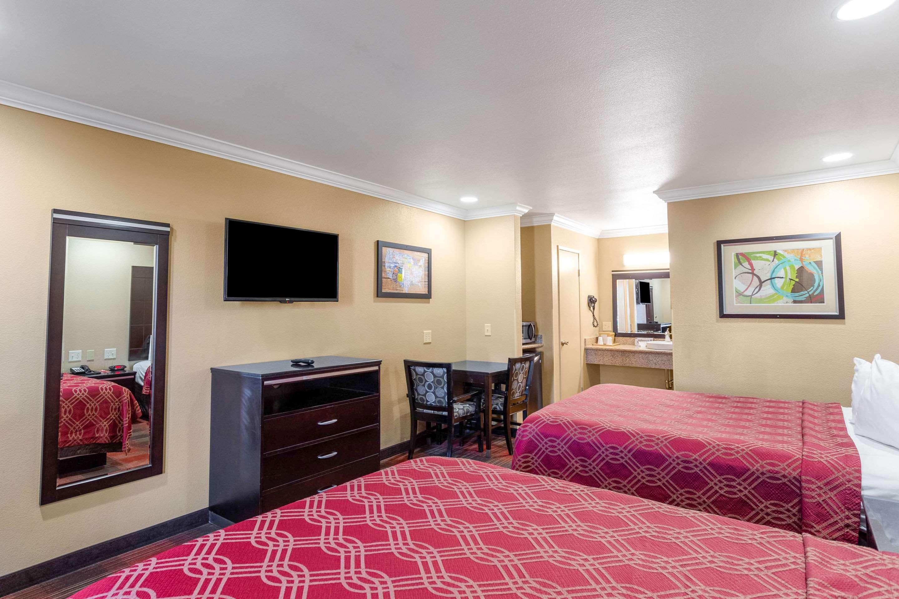 Econo Lodge Inn & Suites Escondido Downtown Dış mekan fotoğraf