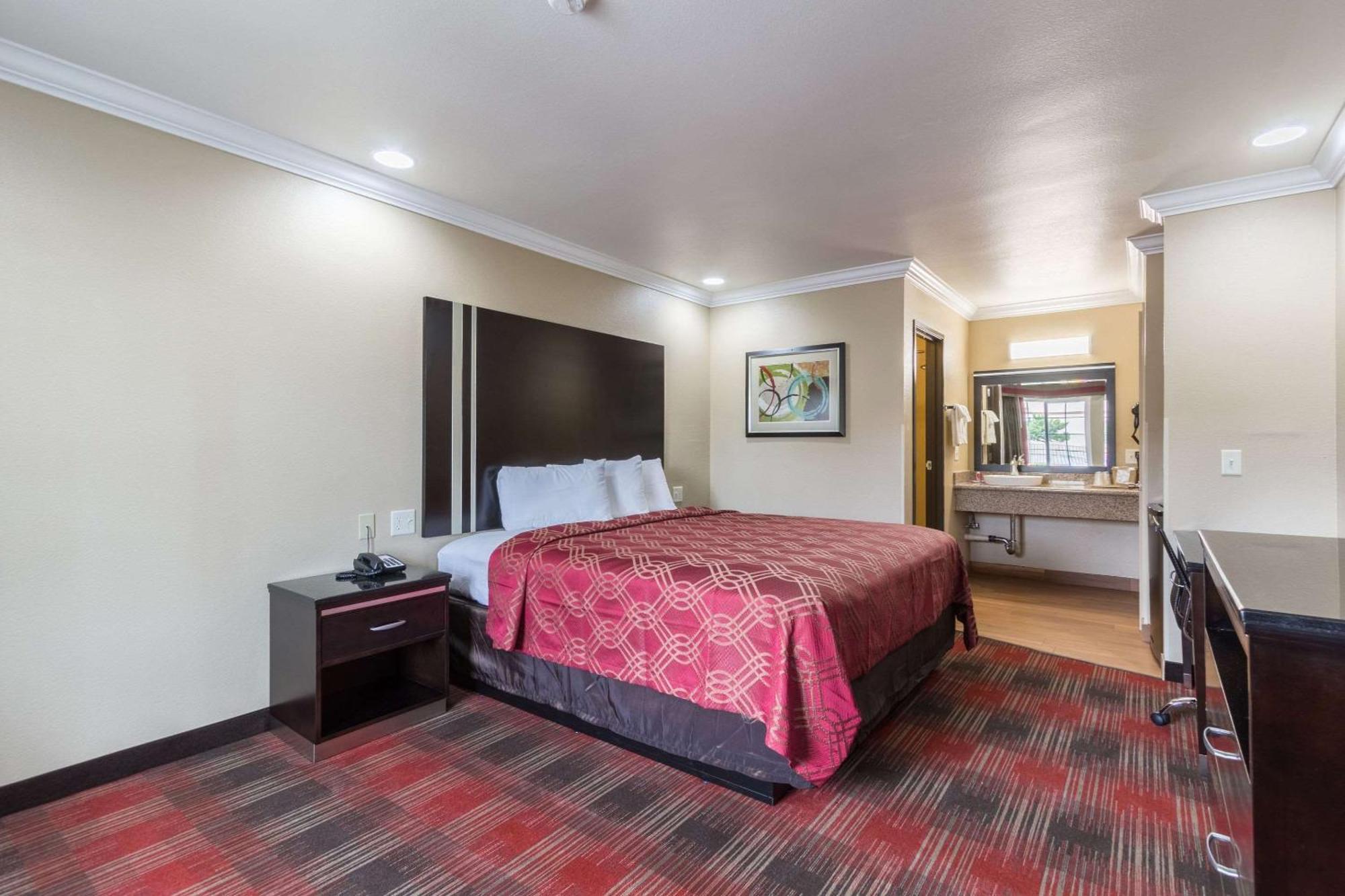 Econo Lodge Inn & Suites Escondido Downtown Dış mekan fotoğraf