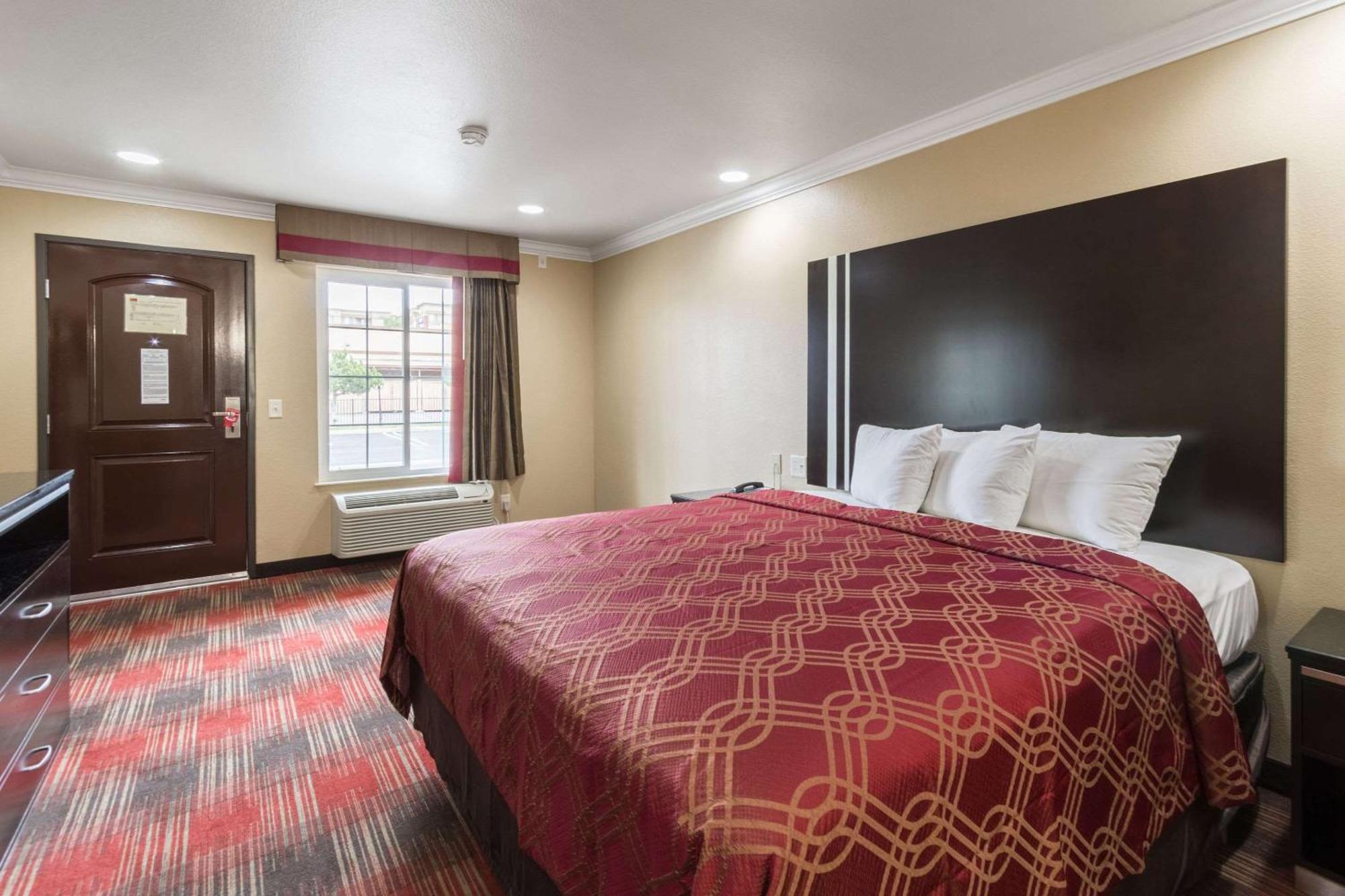 Econo Lodge Inn & Suites Escondido Downtown Dış mekan fotoğraf