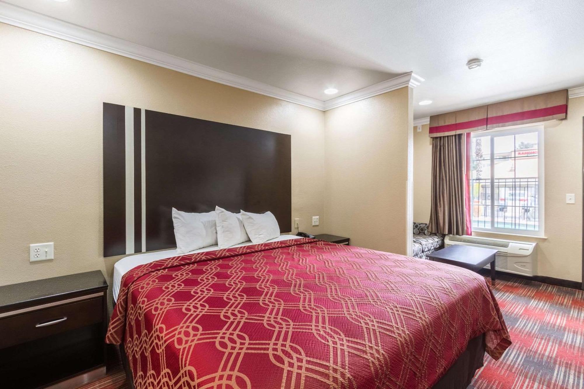 Econo Lodge Inn & Suites Escondido Downtown Dış mekan fotoğraf